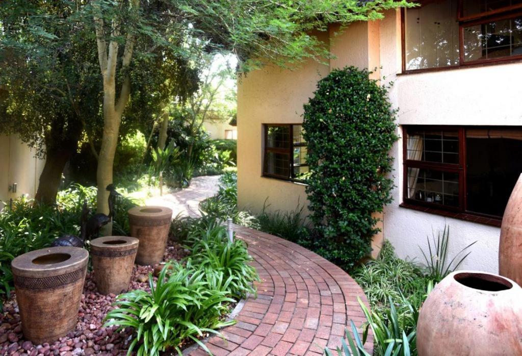 Lourie Lodge Sandton Bagian luar foto