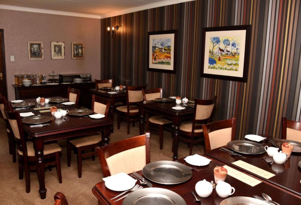 Lourie Lodge Sandton Bagian luar foto
