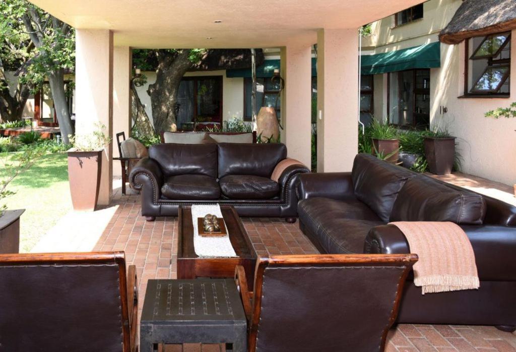 Lourie Lodge Sandton Bagian luar foto