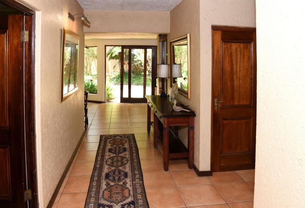 Lourie Lodge Sandton Bagian luar foto