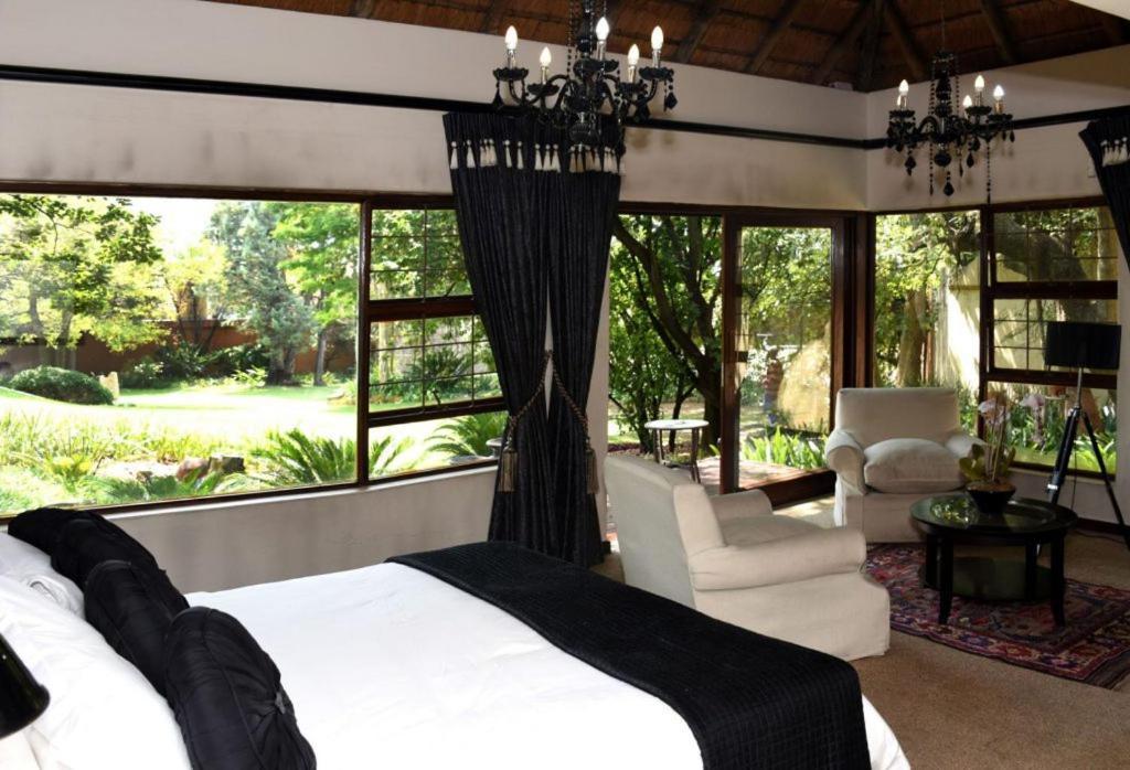 Lourie Lodge Sandton Bagian luar foto