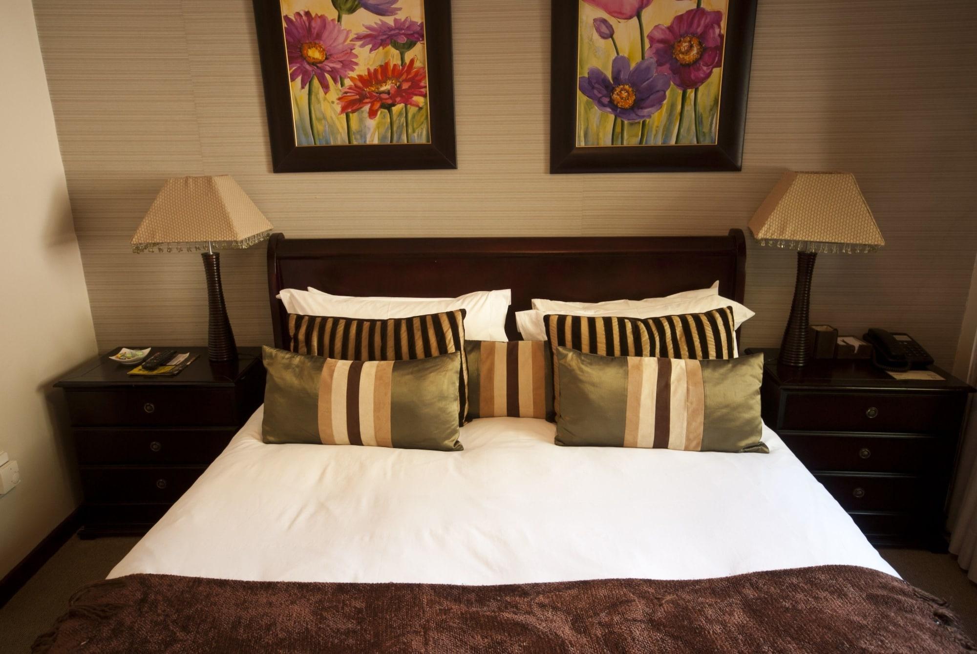 Lourie Lodge Sandton Bagian luar foto