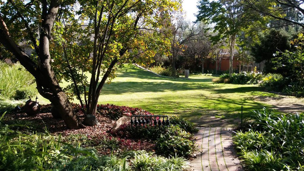 Lourie Lodge Sandton Bagian luar foto