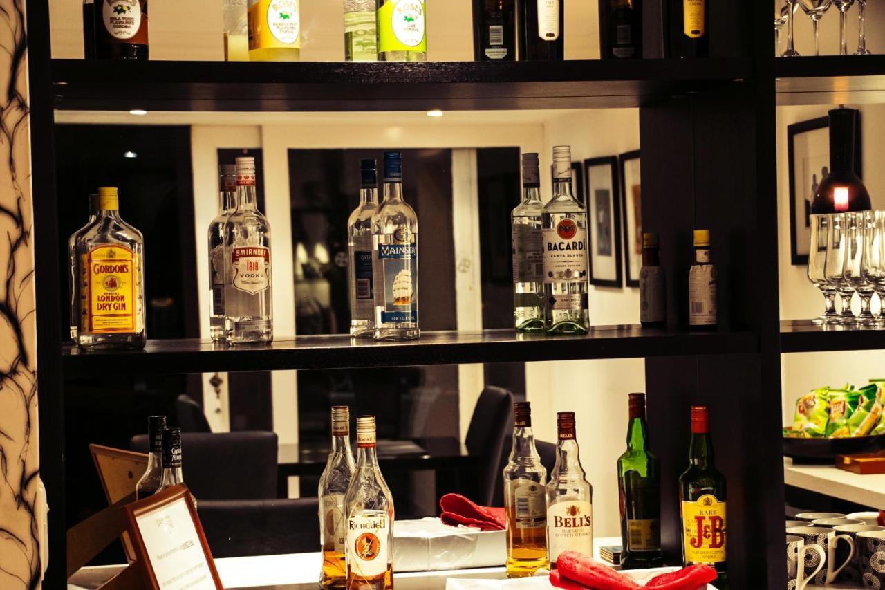 Lourie Lodge Sandton Bagian luar foto