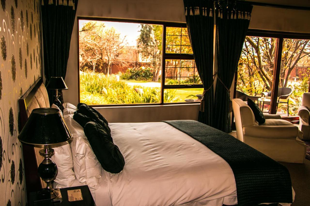 Lourie Lodge Sandton Bagian luar foto