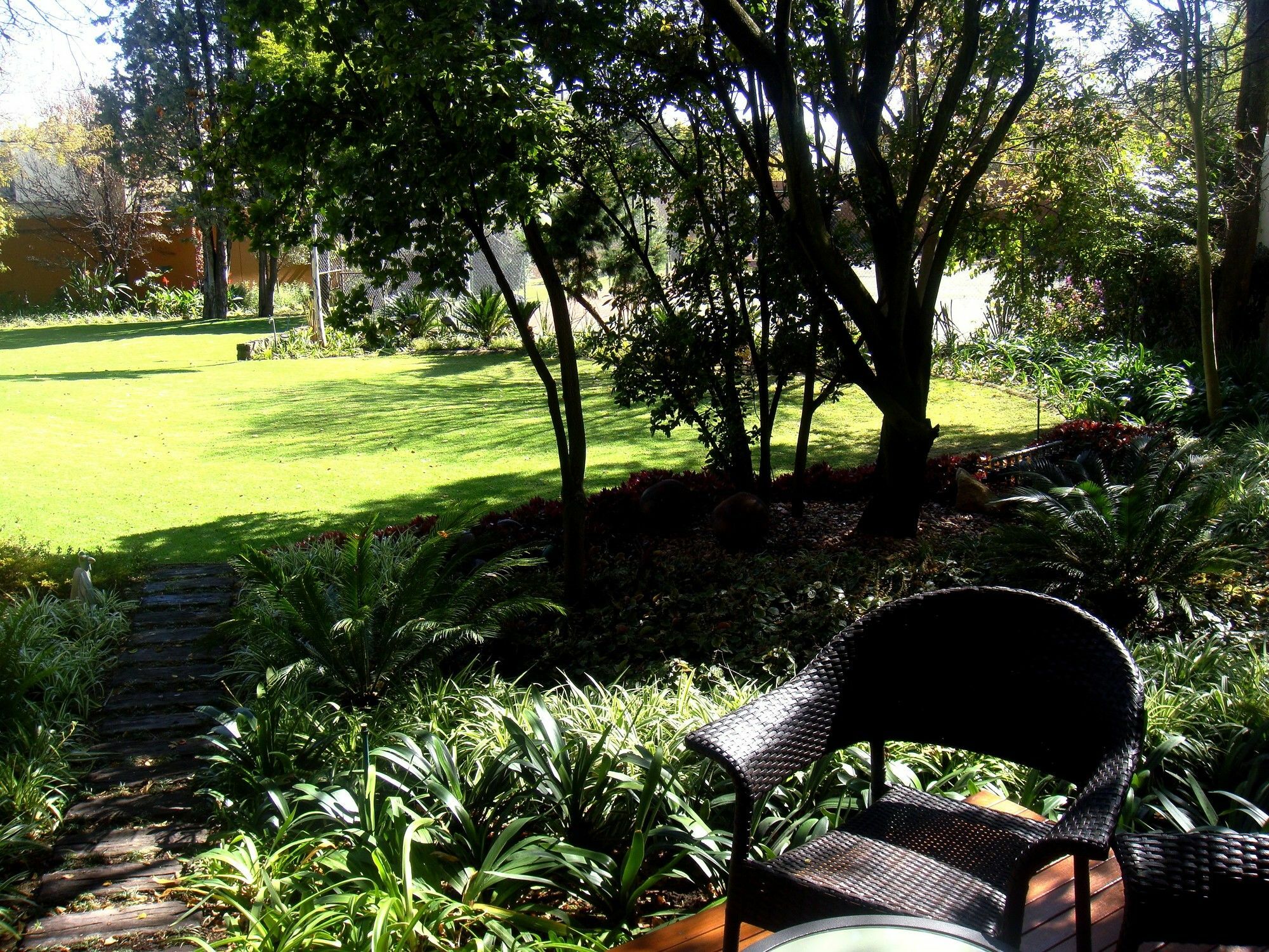 Lourie Lodge Sandton Bagian luar foto